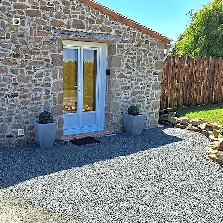 Отель Chez Dominique Et Bruno A 20 Mm Du Puydufou Bazoges-en-Paillers